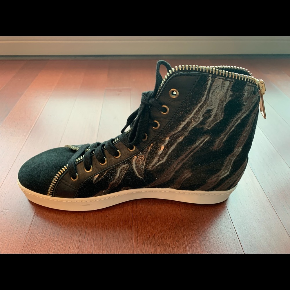 Black Stokton Fur Sneakers with Gold Metallic Design Size 41
